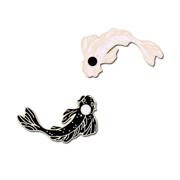 4 spalvų Mielas Emalio Pin Džinsinio Atvartas Yin Yang Koi Smeigtukai Žuvų Emblemos Sagės Gyvūnų Smeigtukai Japonijos Papuošalų Maišelis Skrybėlės Priedai
