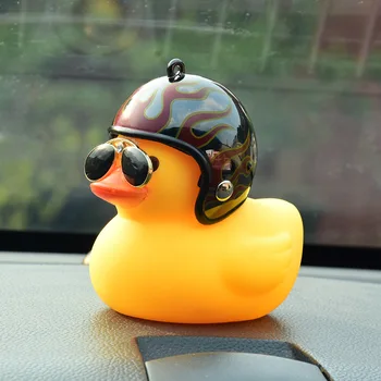 Lucky Duck Visuomenės Gražių Automobilių Ornamentu Kūrybos Automobilio Prietaisų Skydelyje Žaislai Su Šalmu Ir Grandinę, Automobilių Reikmenys, Interjero Para Automobiliai