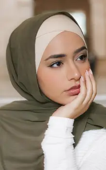 Naujos Elastinės Medvilnės Kryžiaus Turbaną Skrybėlę vientisa Spalva Moterys Šiltos Žiemos Skarelė variklio Dangčio Vidinę Hijabs Bžūp Musulmonišką Hidžabą femme Wrap