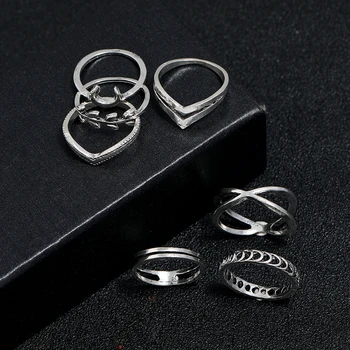 Pakuotėje yra 7 kūrybinės karka žiedai su metalo iškilumo lapų /moon dizaino burnished