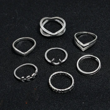 Pakuotėje yra 7 kūrybinės karka žiedai su metalo iškilumo lapų /moon dizaino burnished